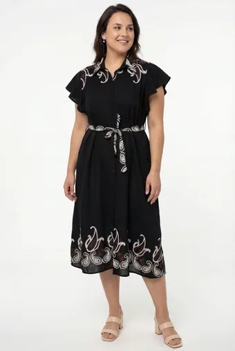 Rochie neagră cu modele brodate strălucitoare